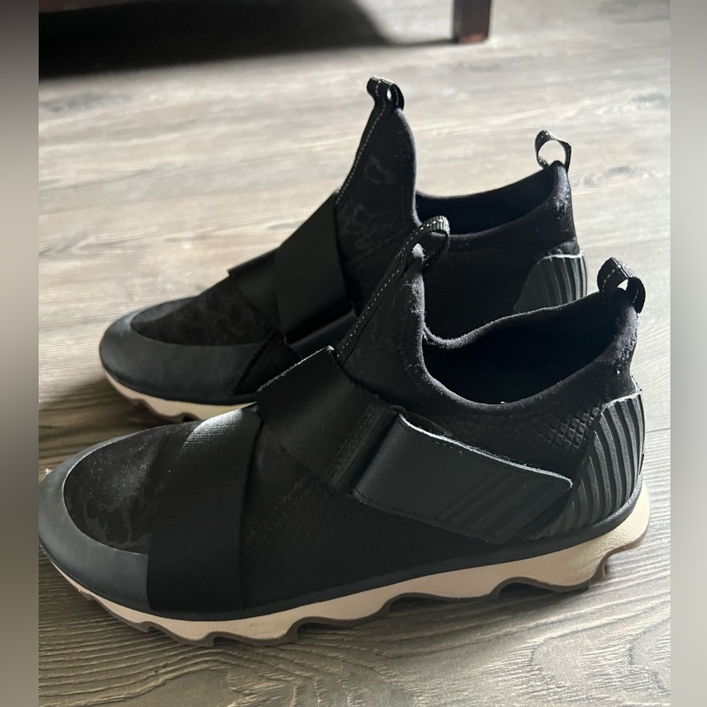 Sorel women’s Tennis shoes. Size 10.5 black!